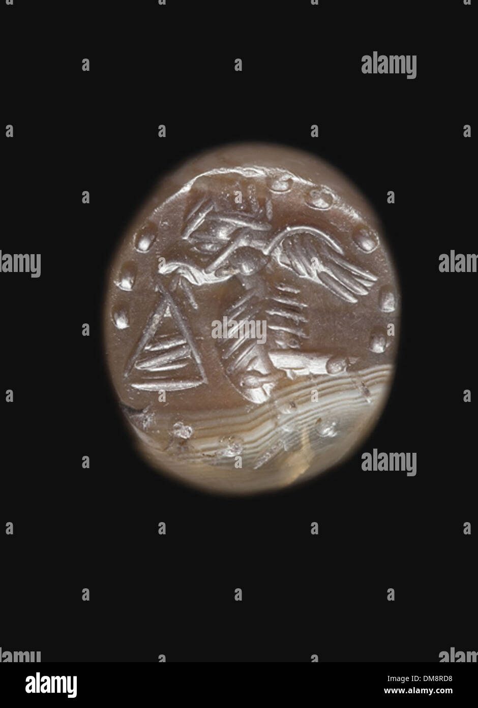 Das * Stempelsiegel* aus der Sammlung der antiken und islamischen Kunst zeigt komplizierte Designs, die typisch für die islamische Welt sind. Dieses Artefakt stammt aus dem Mittelalter und wird oft verwendet, um Dokumente zu markieren und Autorität oder Authentizität zu bezeichnen. Stockfoto