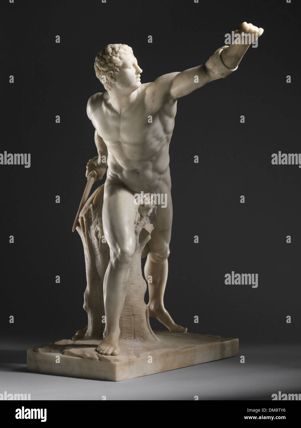 Der „Borghese Gladiator“ ist eine gefeierte antike Skulptur, die eine dramatische Darstellung eines Gladiators zeigt. Das Kunstwerk geht auf die hellenistische Zeit zurück und verkörpert den griechischen Einfluss auf die römische Kunst. Stockfoto