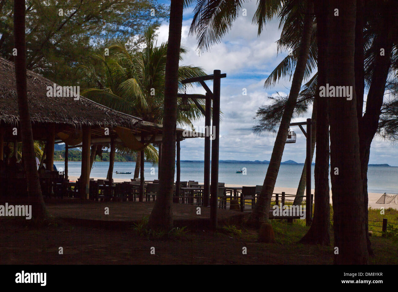 Das Restaurant im CHUMPHON CABANA ein nachhaltig geführte Resort und Dive Center - CHUMPHON, THAILAND Stockfoto