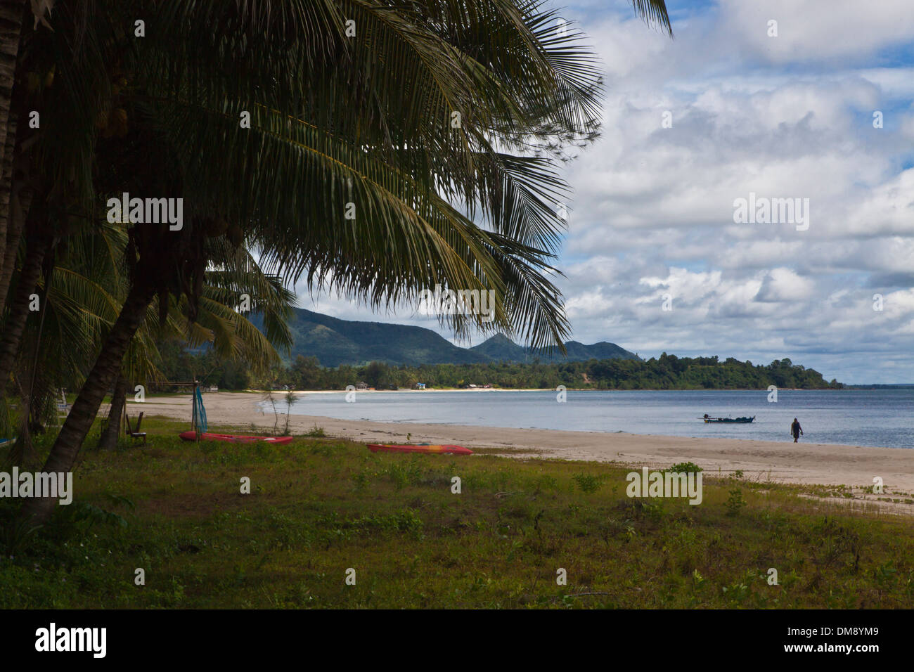 Der Strand von CHUMPHON CABANA ein nachhaltig geführte Resort und Dive Center - CHUMPHON, THAILAND Stockfoto