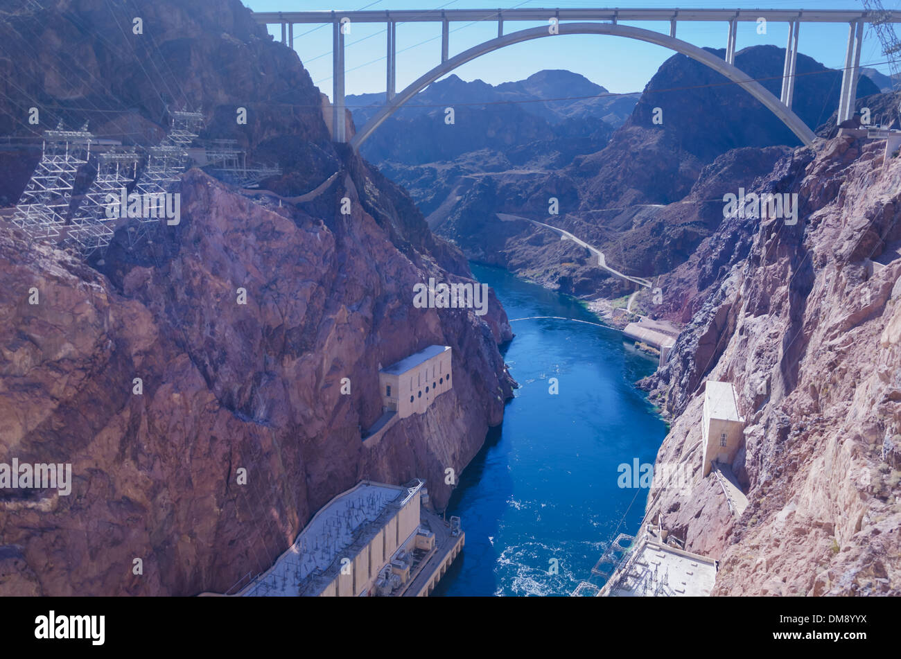 Colorado River Bridge am Hoover-Damm in sonnigen Tag Stockfoto