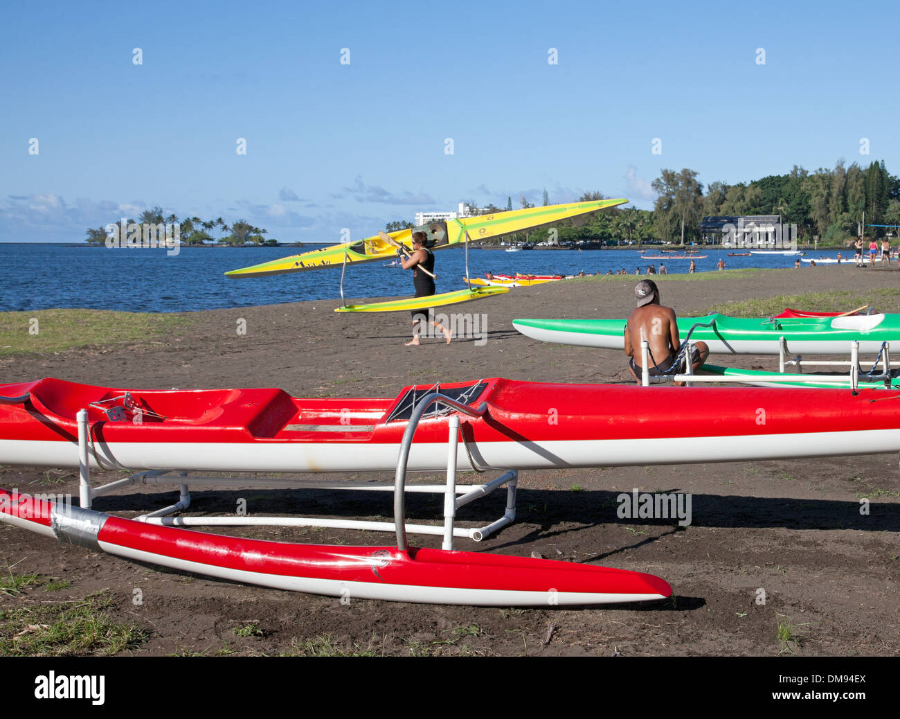 Kanu-Club-Zeit auf Hilo Bay. Stockfoto