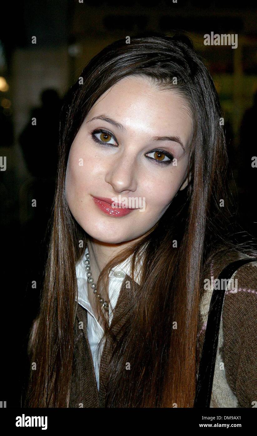 1. Januar 1980 - Kalifornien, USA - NATASHA MELNICK... K26614MR '' RING'' SPECIAL SCREENING. MANN BRUIN THEATER, WESTWOOD, CA.OCT. 09 2002. MILAN RYBA / 2002. (Kredit-Bild: © Globe Photos/ZUMAPRESS.com) Stockfoto