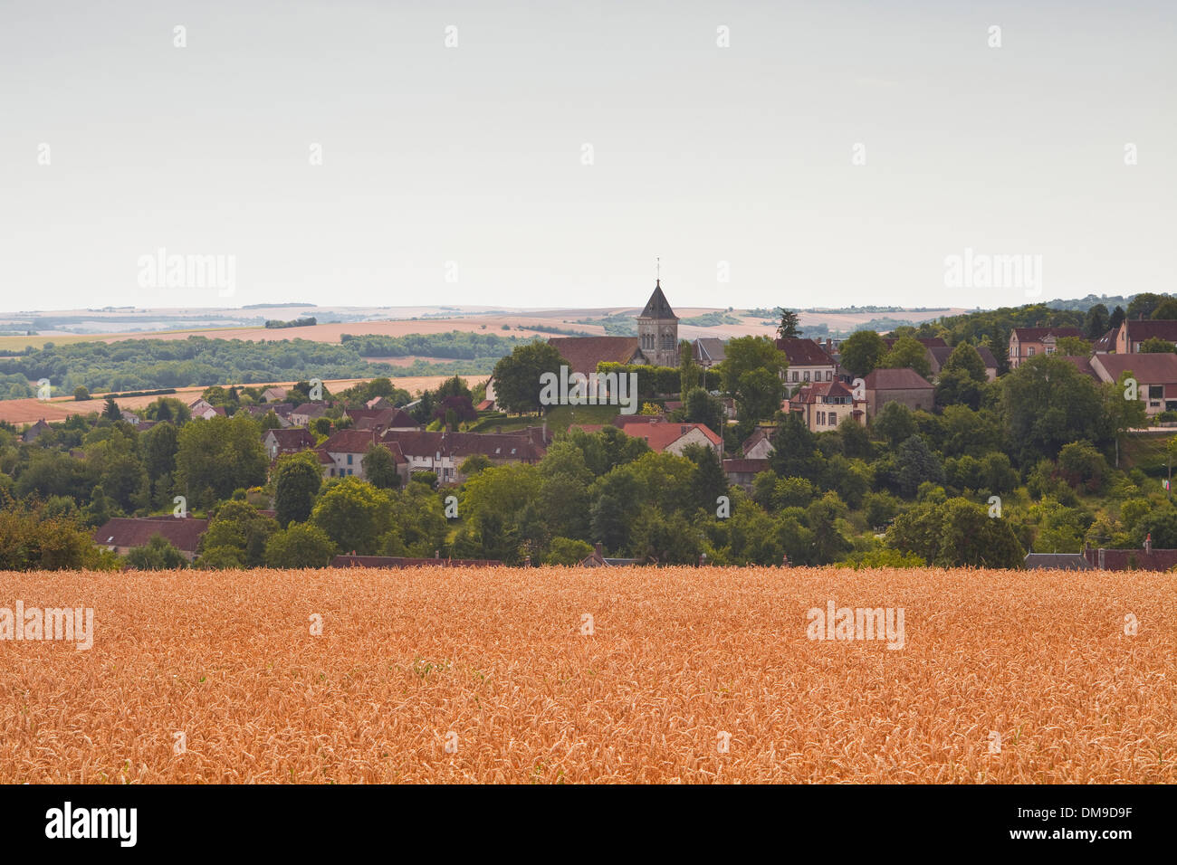 Das Dorf von Saint Aubin Chateau Neuf in Burgund, Frankreich. Stockfoto