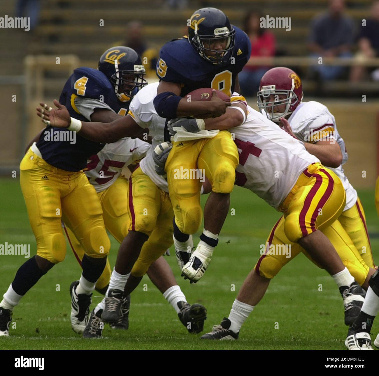 17. November 2005; Berkeley, CA, USA; Die University of Southern California Trojaner statt die Cal-Bären, nur 14 Punkte Samstag, 10. November 2001 als Trojaner Beat Cal 55-14. Cal Berkeley Terrell Williams geht für einen kurzen Gewinn dieser Spielweise in Berkeley, Kalifornien  Obligatorische Credit: Foto von Susan Pollard/Contra Costa Times / ZUMA Press. (©) Copyright 2005 von Susan Pollard/Contra Costa Stockfoto