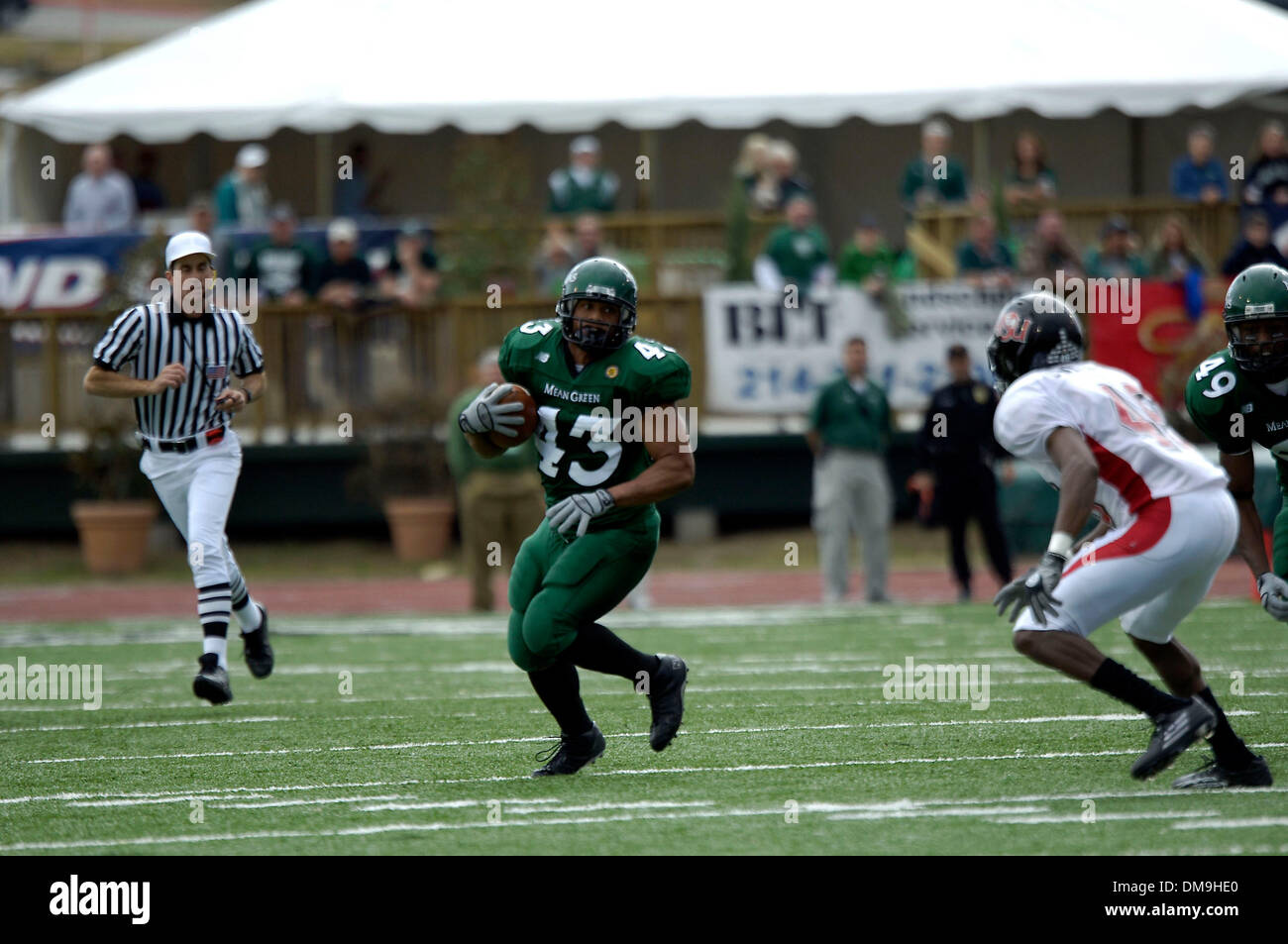 26. November 2005; Denton, TX, USA; NCAA FOOTBALL: Sunbelt Conference Champions Universität von Nordtexas vs. Arkansas State NCAA Fußball.  Trotz 180 rushing Yards von rauschenden Staatsführer fiel Patrick Cobbs #43 North Texas, Arkansas State 24-31. #43 Patrick Cobbs ist der NCAA nationale hetzen Marktführer mit mehr als 4000 Rauschen in seiner College-Karriere und über 1000 Yards Werften dieser Seaso Stockfoto