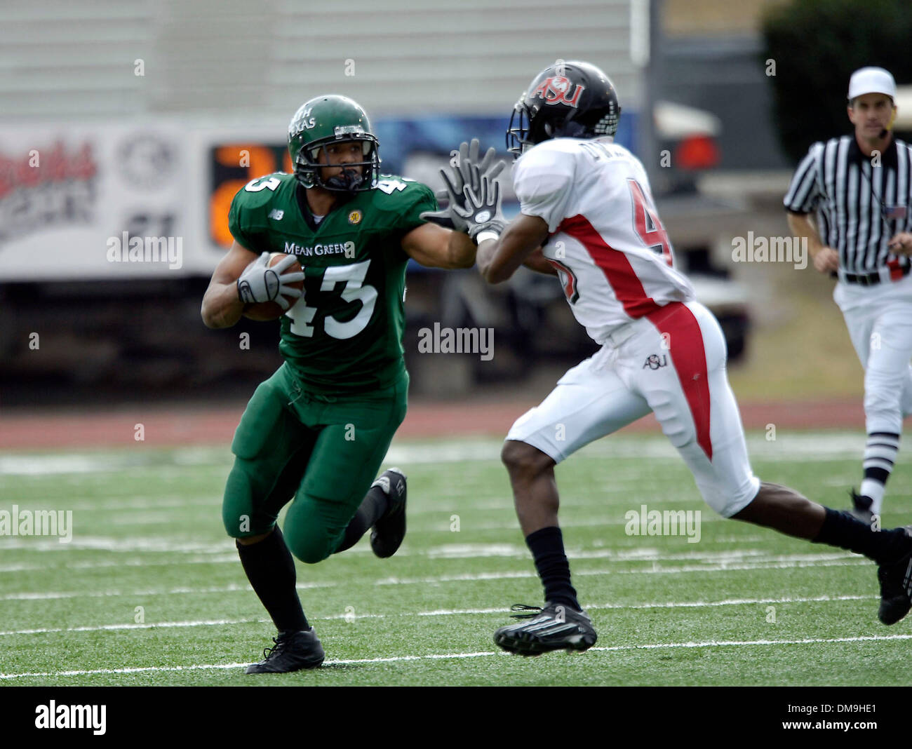 26. November 2005; Denton, TX, USA; NCAA FOOTBALL: Sunbelt Conference Champions Universität von Nordtexas vs. Arkansas State NCAA Fußball.  Trotz 180 rushing Yards von rauschenden Staatsführer fiel Patrick Cobbs #43 North Texas, Arkansas State 24-31. #43 Patrick Cobbs ist der NCAA nationale hetzen Marktführer mit mehr als 4000 Rauschen in seiner College-Karriere und über 1000 Yards Werften dieser Seaso Stockfoto