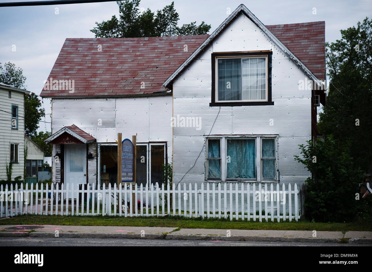 Eine Metall verkleidete Haus in Tupper Lake, obere Staat New York Stockfoto