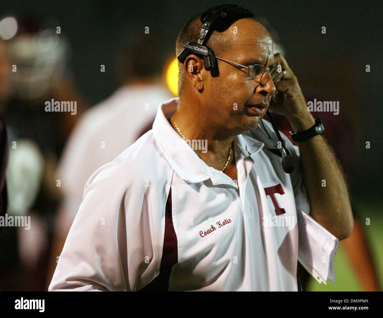 SCOTT KEELER |  Times.SP 309654 KEEL FOOTBALL (28.08.2009) NEW PORT RICHEY 11.  Tarpon High School Trainer George Kotis Uhren sein Vergehen ihren zweiten Touchdown der ersten Halbzeit gegen Golf High School in New Port Richey erzielt. Tarpon besiegte Gulf 27 - 2 Freitag Nacht. [SCOTT KEELER, mal] (Kredit-Bild: © St. Petersburg Times / ZUMA Press) Stockfoto