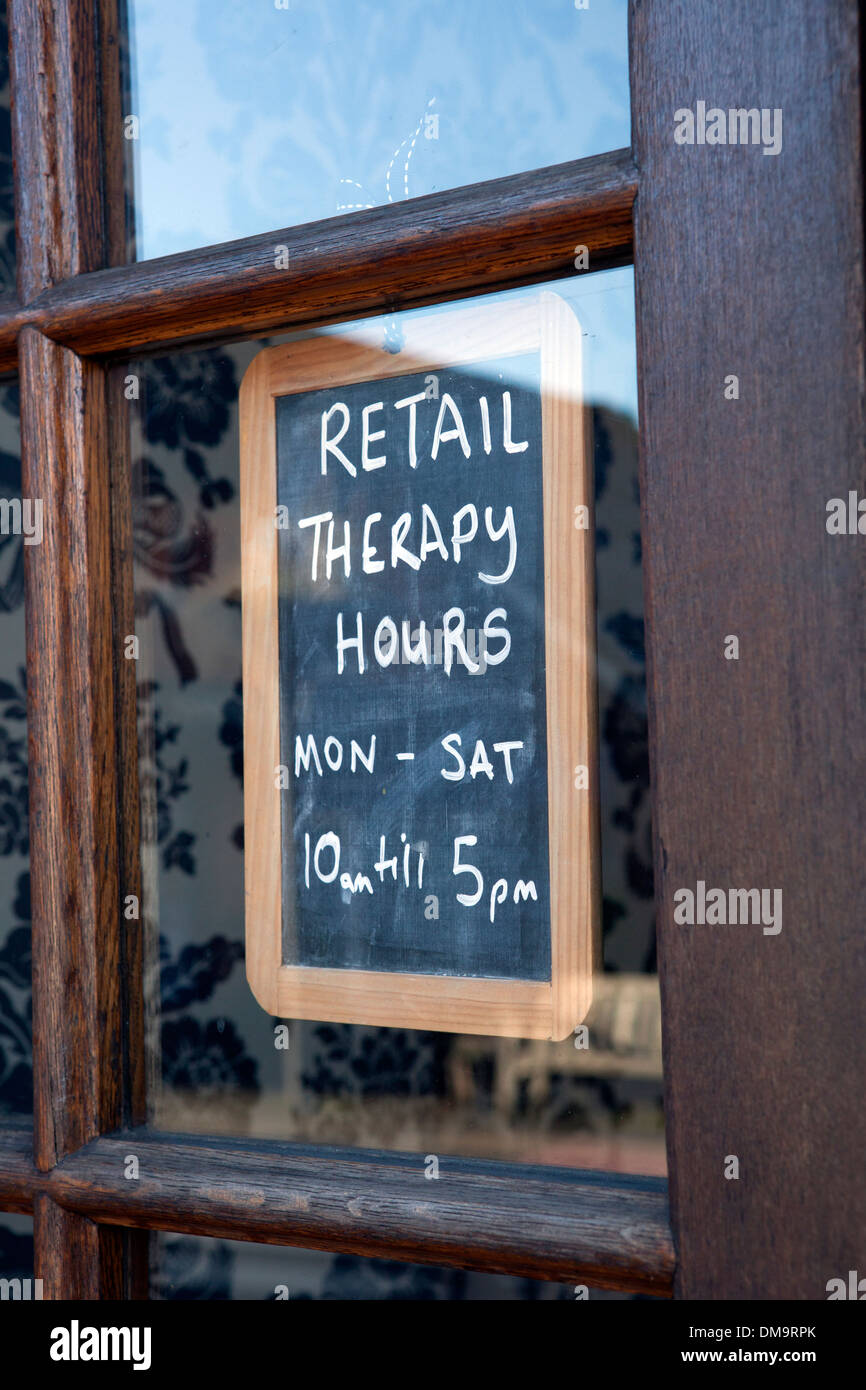 Einzelhandel-Therapiestunden unterzeichnen, Ladenöffnungszeiten melden Stockfoto