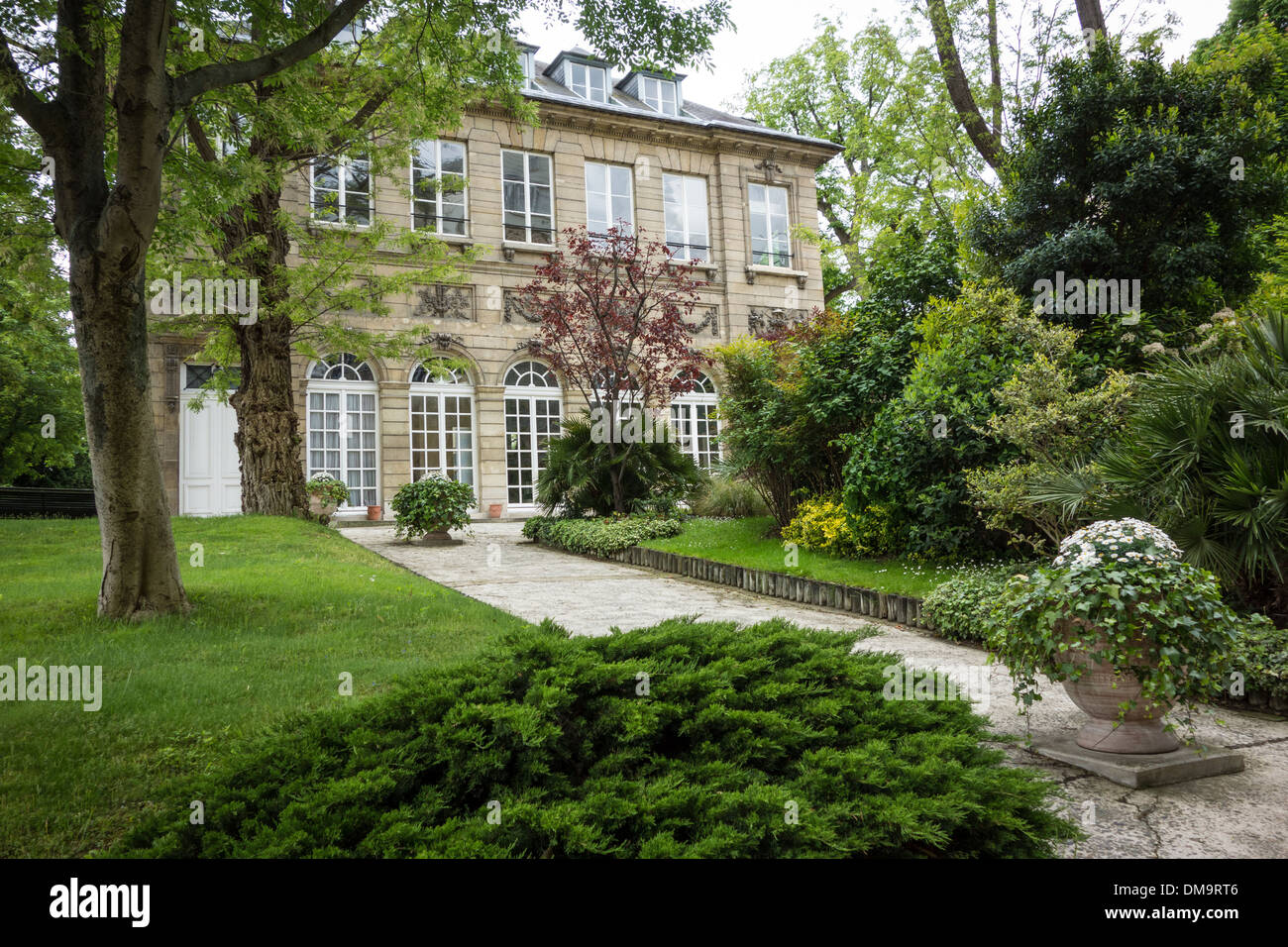 HAUS VON DER SOCIÉTÉ DES GENS DE LETTRES (GESELLSCHAFT DER LITERARISCHEN PERSONEN), RUE DU FAUBOURG SAINT-JACQUES, 14. ARRONDISSEMENT, PARIS, FRANKREICH Stockfoto