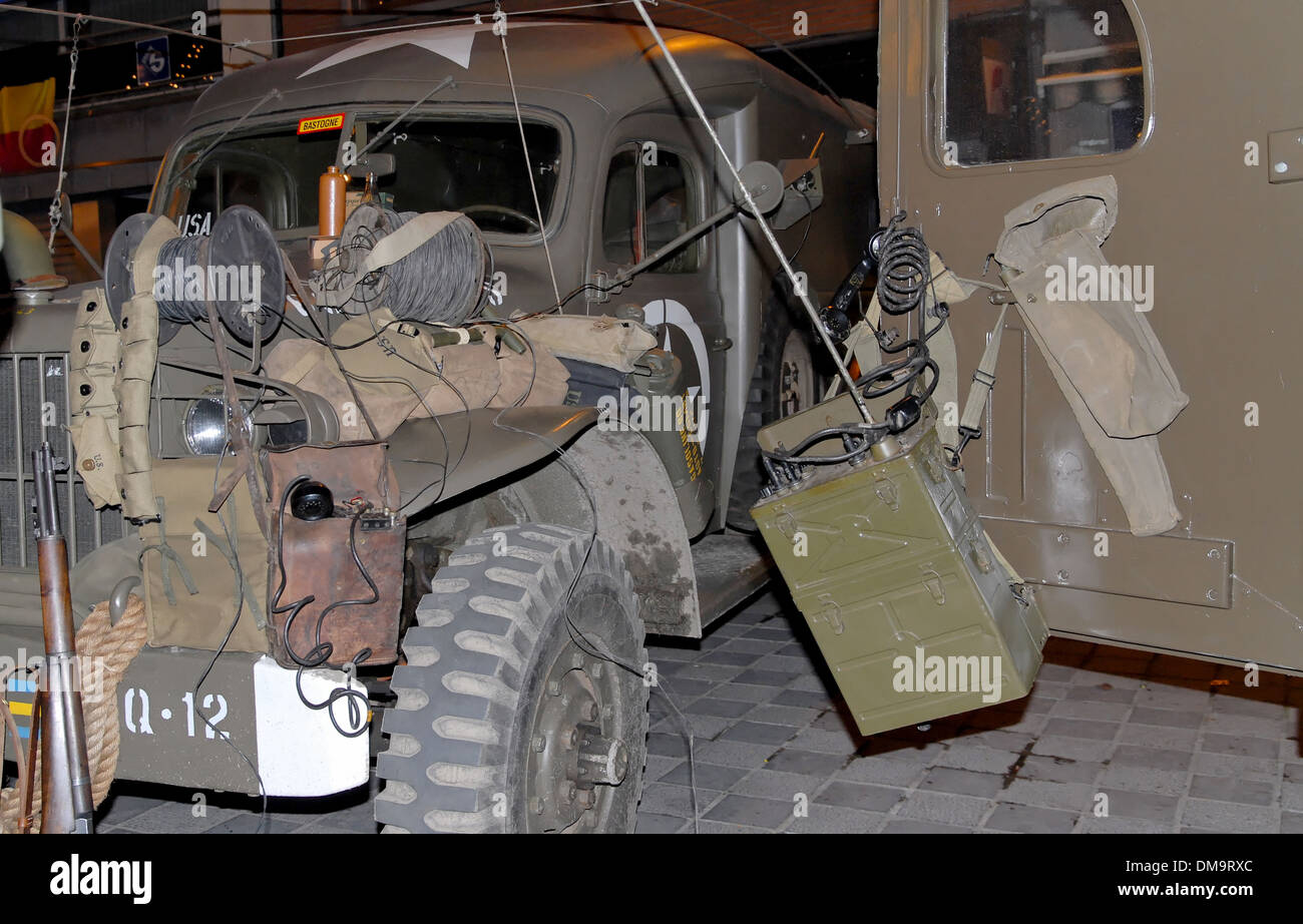Zweiter Weltkrieg Militärfahrzeug mit viel Ausstattung Stockfotografie