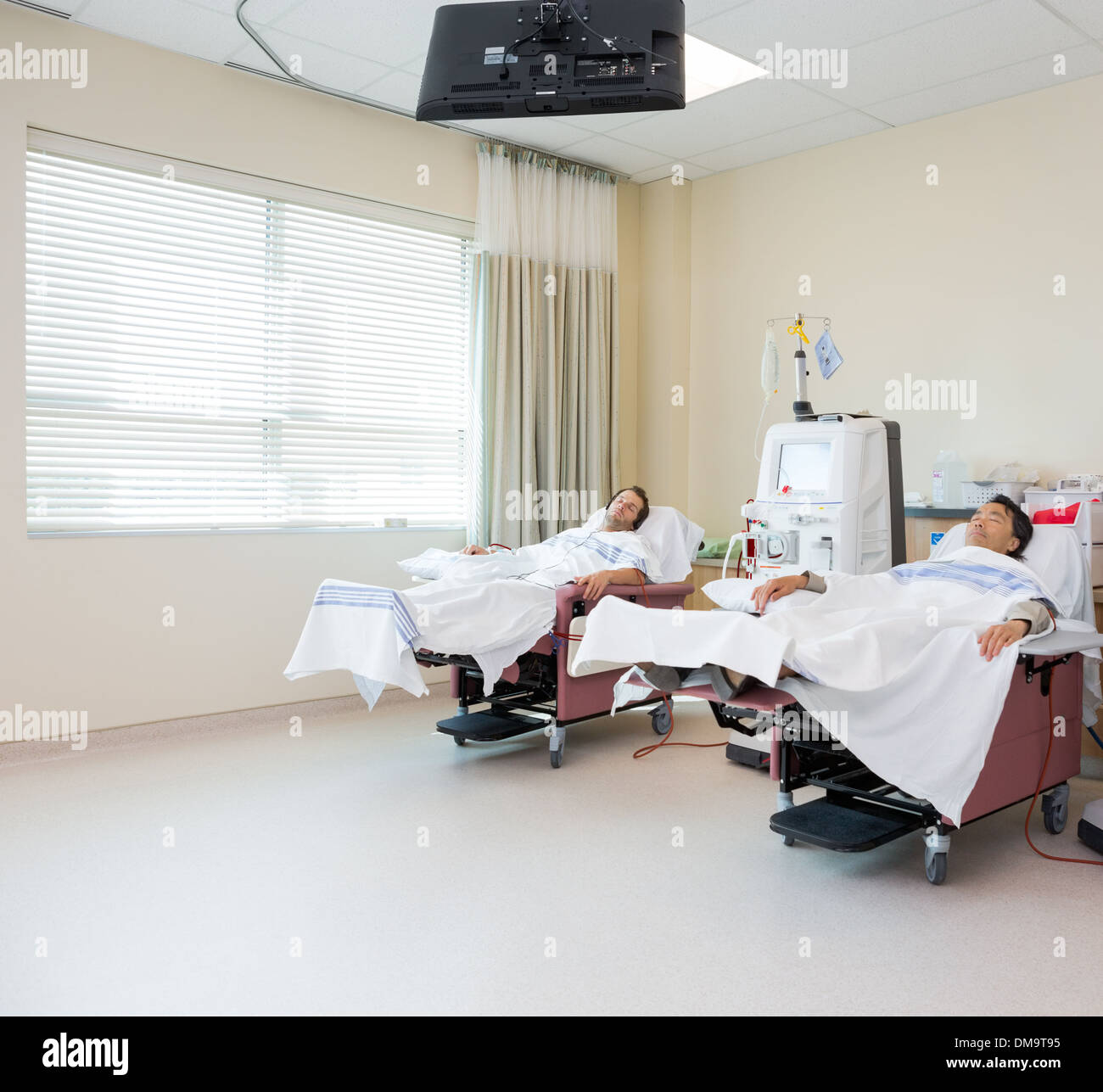 Patienten, die Dialyse im Krankenzimmer Stockfoto