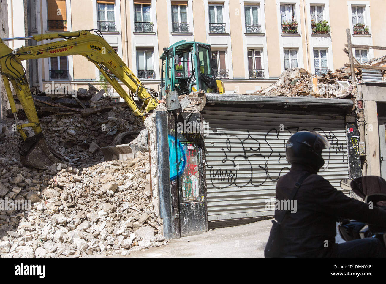 BAUARBEITEN, RUE DES MARTYRS, 18. ARRONDISSEMENT, PARIS, FRANKREICH Stockfoto
