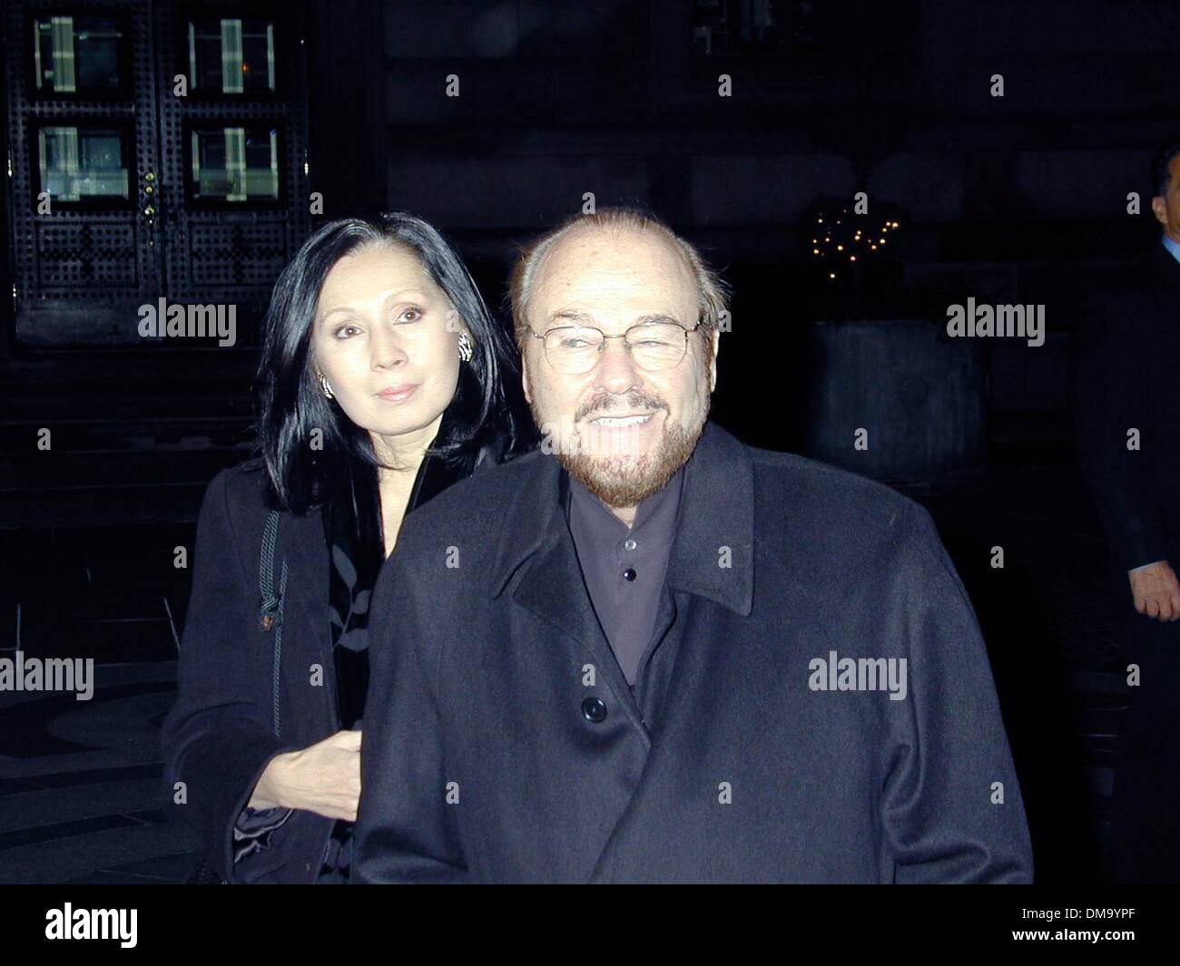 24. März 2002 - New York, New York, USA - 3/24/02_New York_James Lipton & Frau Kikadea bei der offiziellen New York Oscar Nacht Feier im Restaurant Le Cirque. (Â © Neil Schneider).   2002 (Kredit-Bild: © Globe Photos/ZUMAPRESS.com) Stockfoto