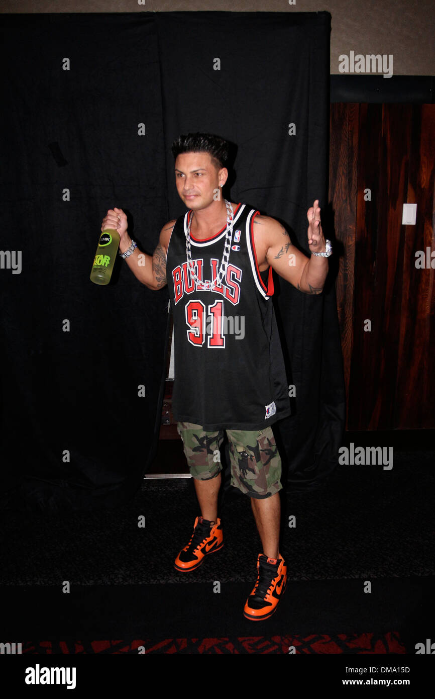 DJ Paul DelVecchio aka "Pauly D' bei Enthüllung seiner Erinnerungsstücke Vitrine im Hard Rock Hotel & Casino Las Vegas Nevada- Stockfoto DJ Paul DelVecchio aka "Pauly D' bei Enthüllung seiner Erinnerungsstücke Vitrine im Hard Rock Hotel & Casino Las Vegas Nevada- Stockfoto