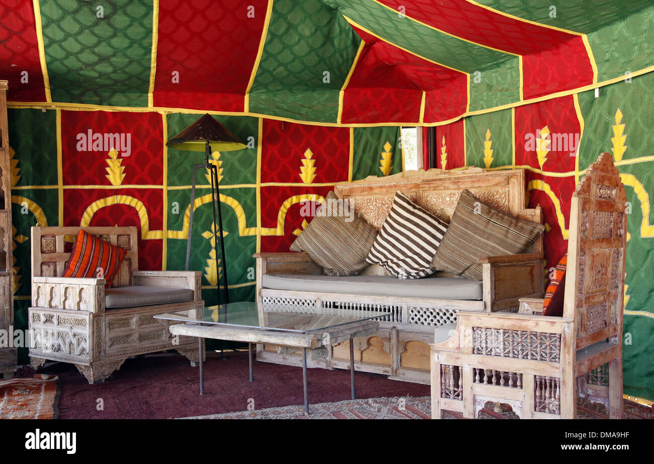 Marokko: Traditionelle Berber-Zelt mit Möbeln Stockfoto