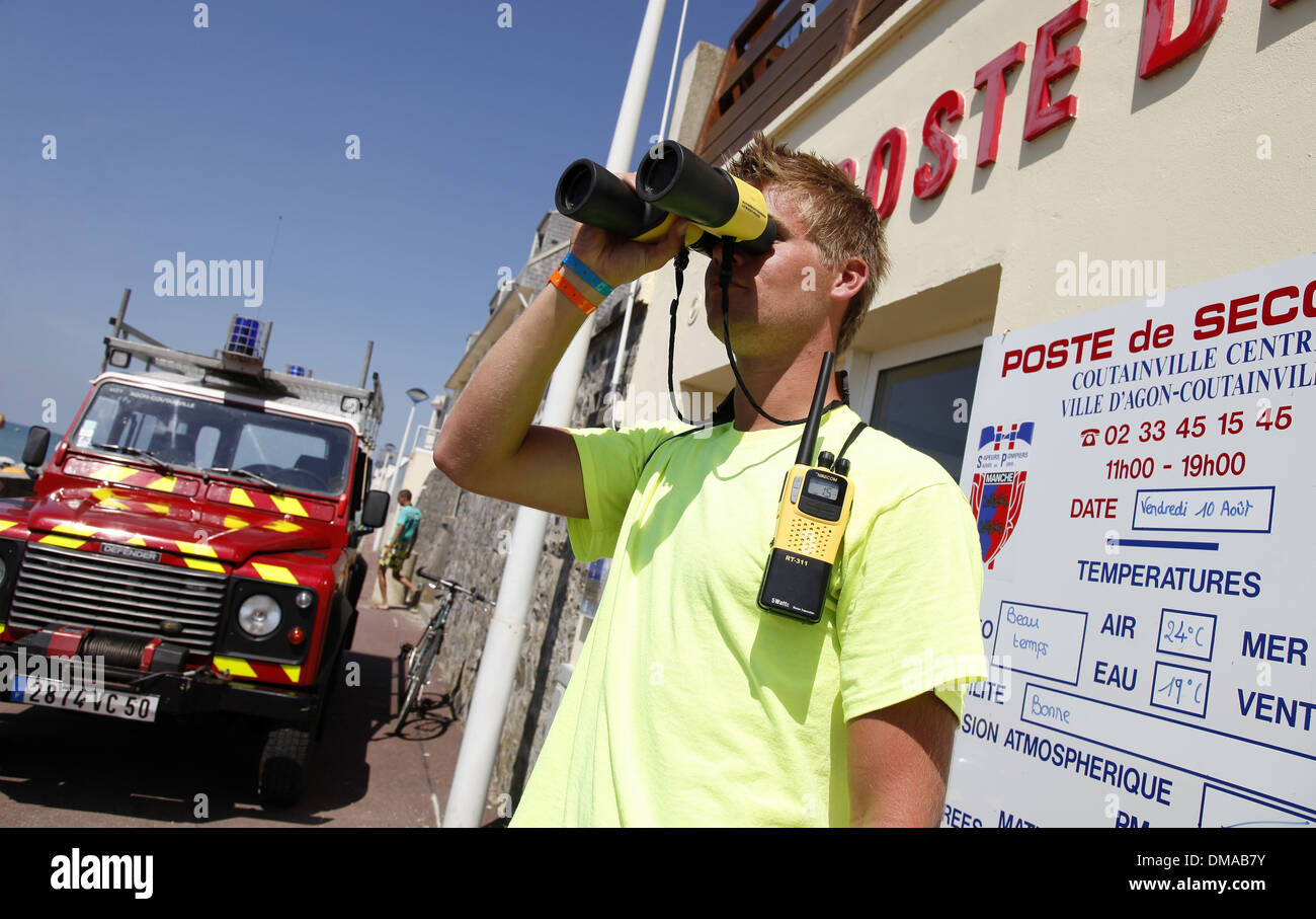 Agon-Coutainville, Sommer 2012: Rescue Service-Mitglieder überwachen Strände. Sommer 2012 Stockfoto