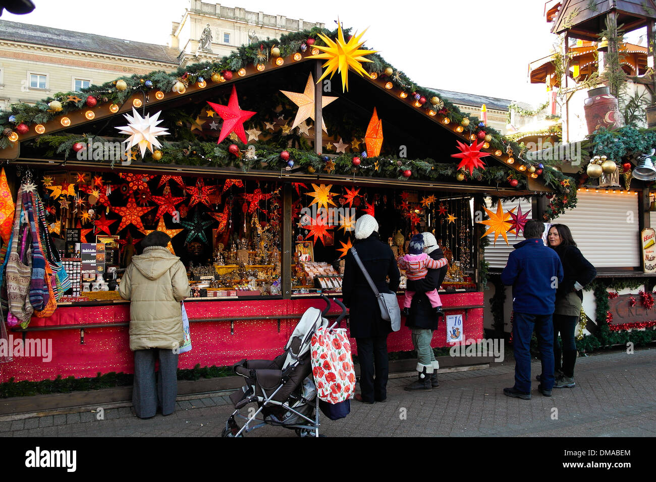 Stand am Weihnachtsmarkt in Karlsruhe Stockfoto