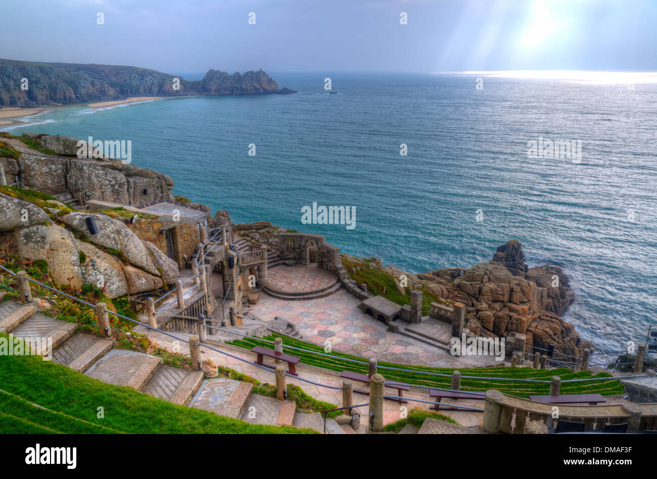 Minack Theatre in Cornwall, von Rowena Cade in Felswand gebaut. Stockfoto