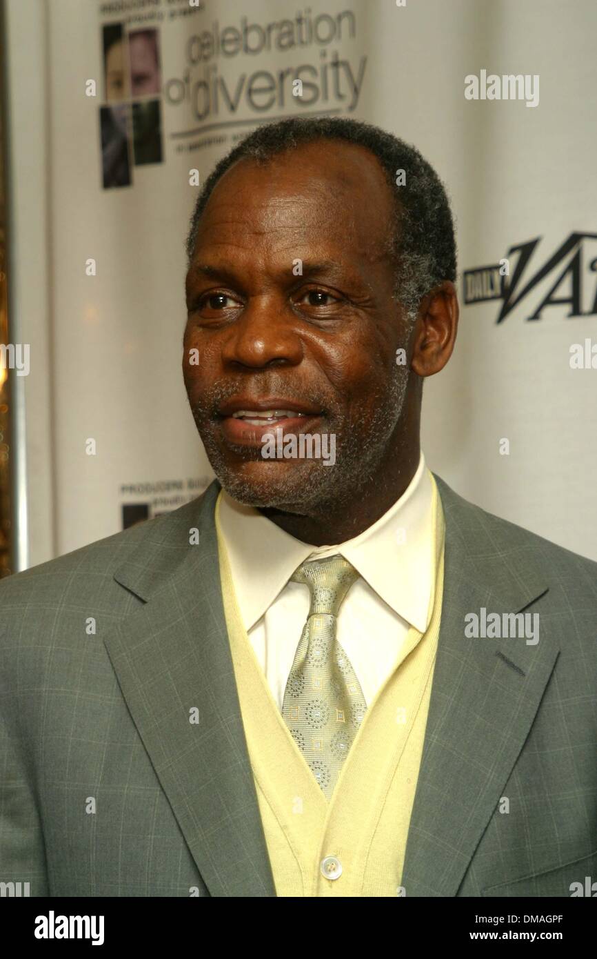 28. Oktober 2002 - Beverly Hills, CALIFORNIA, USA - DANNY GLOVER... FEST DER VIELFALT. IM BESITZ DER PRODUCERS GUILD OF AMERICA. REGENT BEVERLY WILSHIRE HOTEL, BEVERLY HILLS, KALIFORNIEN. 28. OKTOBER 2002. NINA PROMMER / 2002.26947NP (Kredit-Bild: © Globe Photos/ZUMAPRESS.com) Stockfoto