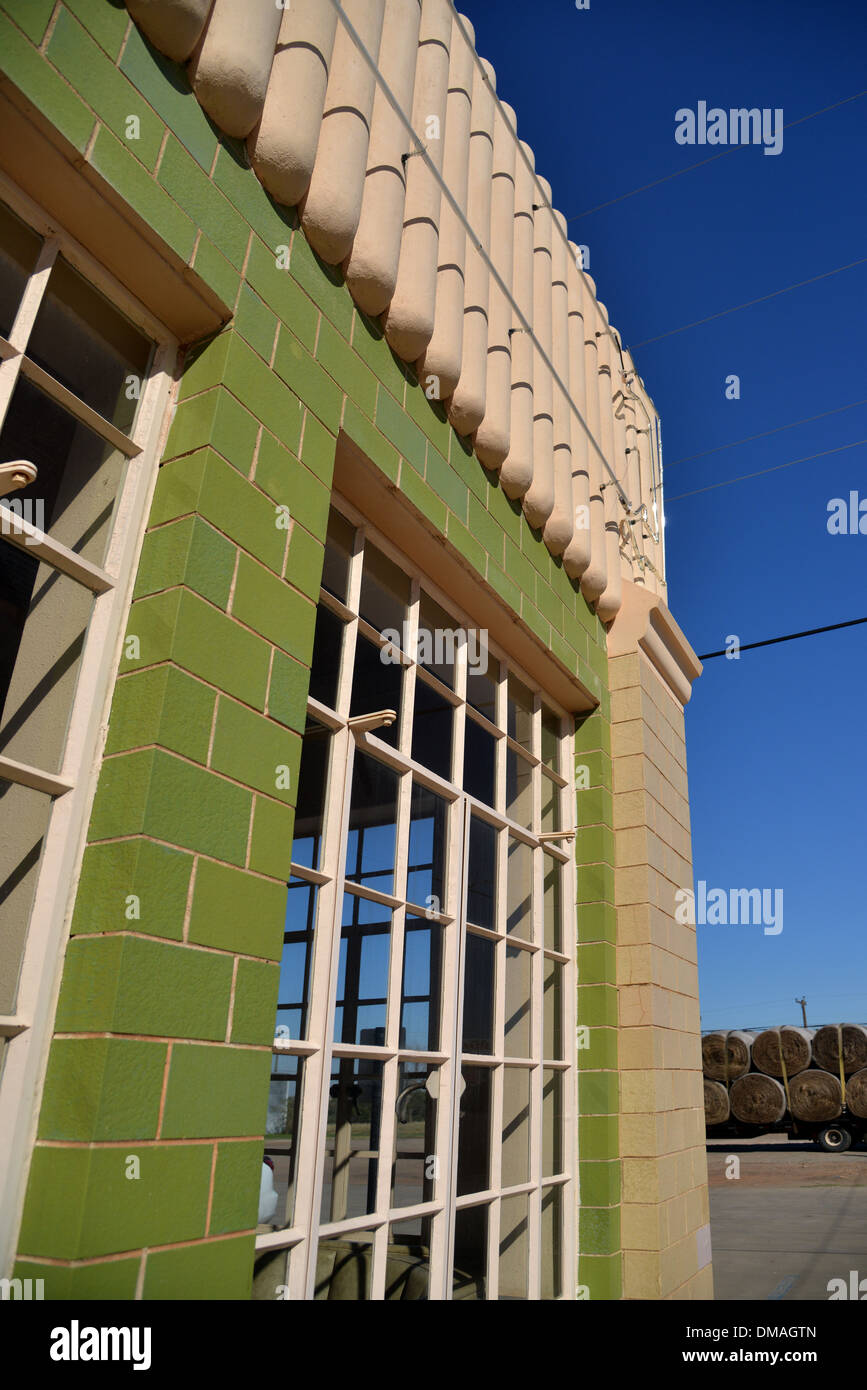 U Drop Inn, Shamrock, Texas. Route 66 Art-Deco-Ikone Conoco Turm und U Drop Cafe Stockfoto