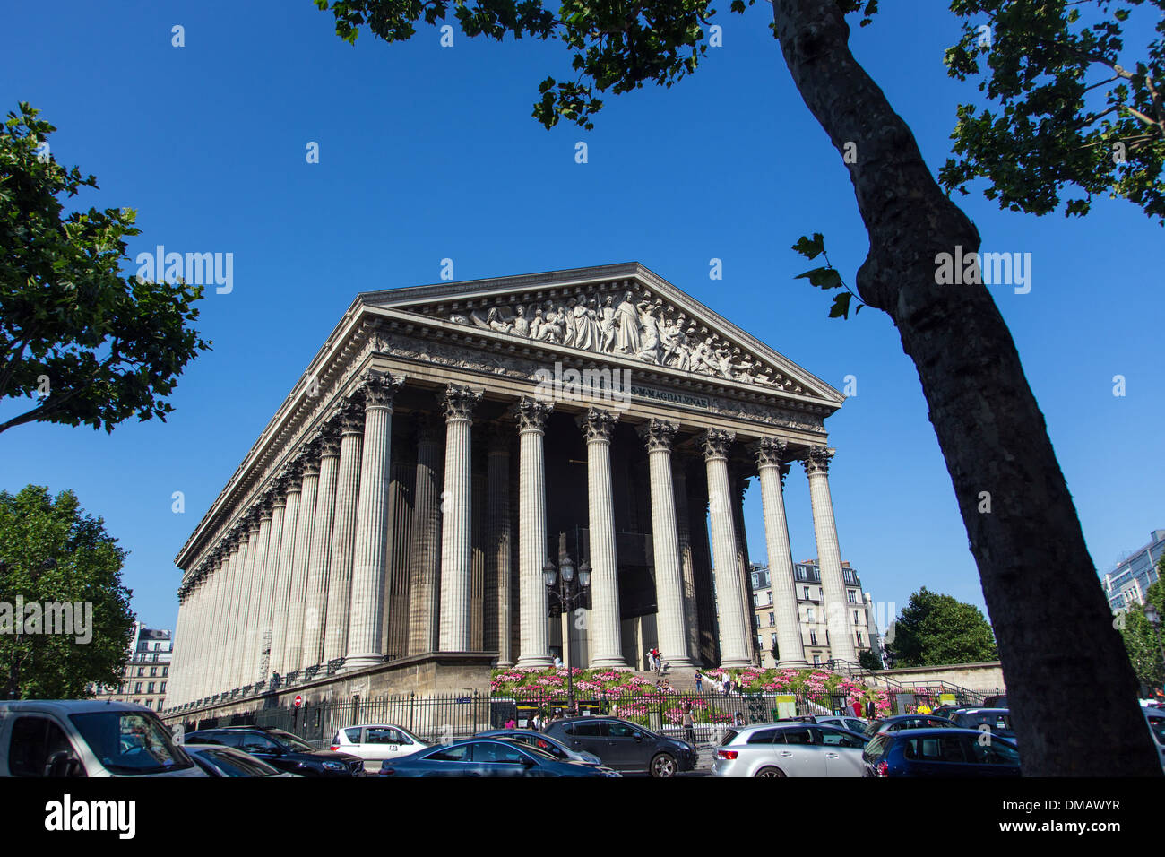 KIRCHE DER MADELEINE IM NEOKLASSIZISTISCHEN STIL, PLACE DE LA MADELEINE, PARIS (75), FRANKREICH Stockfoto