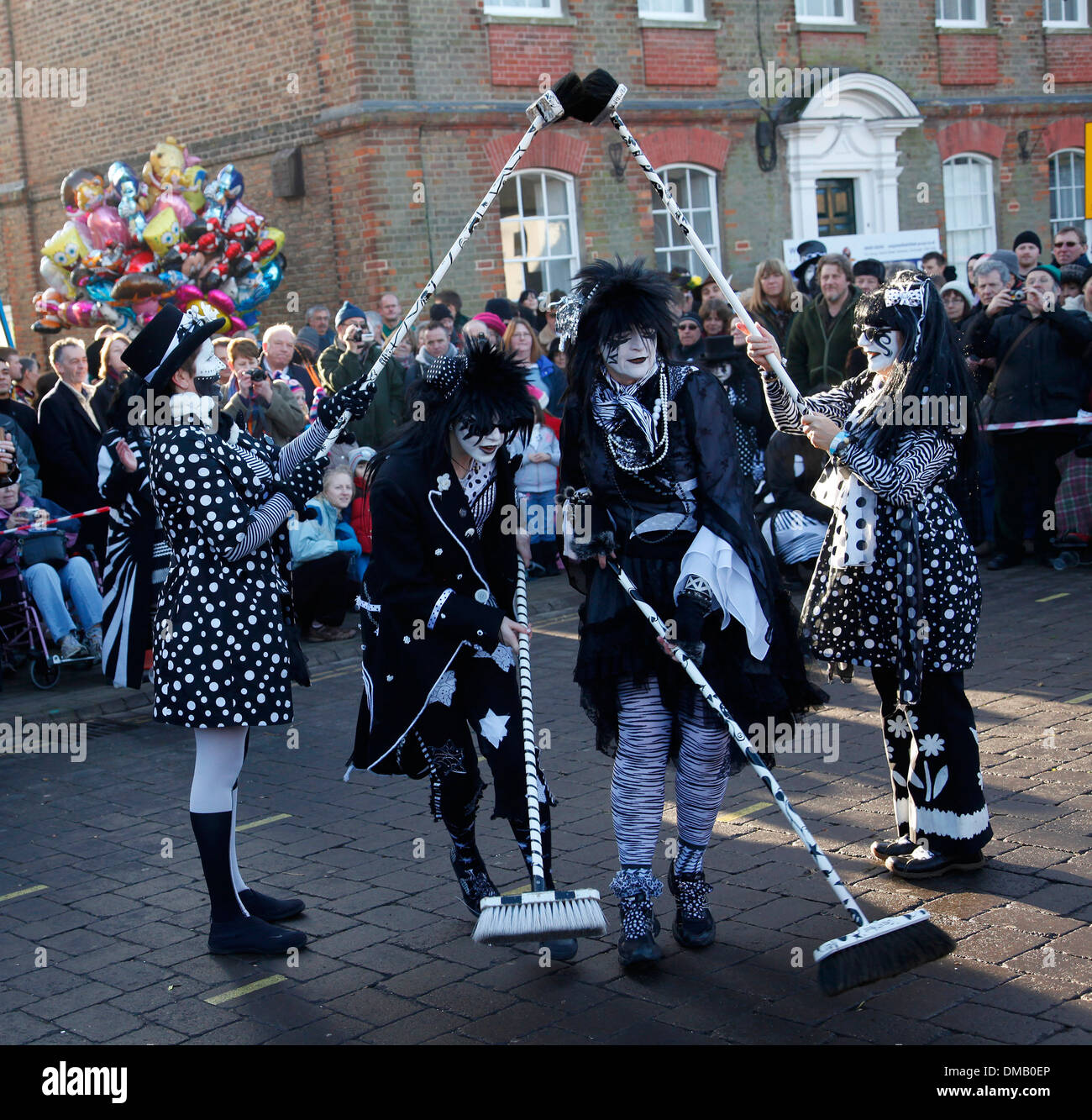 Das Schwein Dyke Molly Morris Männer führen in Whittlesey am jährlichen Stroh tragen-Festival, Whittlesey, UK Stockfoto