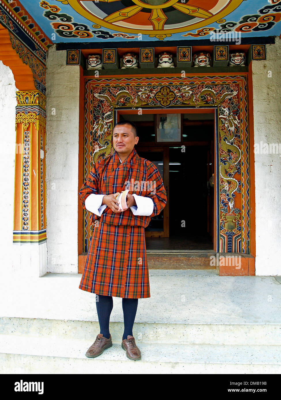 Eine Bhutan Mann trägt die traditionelle Gho, Bhutan Stockfoto