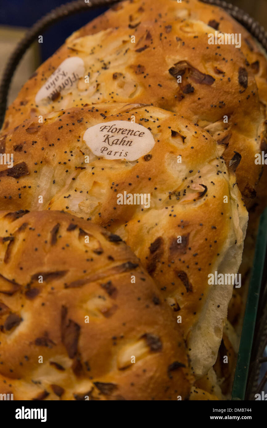 FLORENCE KAHN, BOUTIQUE FLORENCE KAHN, ZWIEBEL-BROT, JIDDISCHE SPEZIALITÄT, JÜDISCHE KÜCHE, 4. ARRONDISSEMENT, PARIS (75), ILE-DE-FRANCE, FRANKREICH Stockfoto