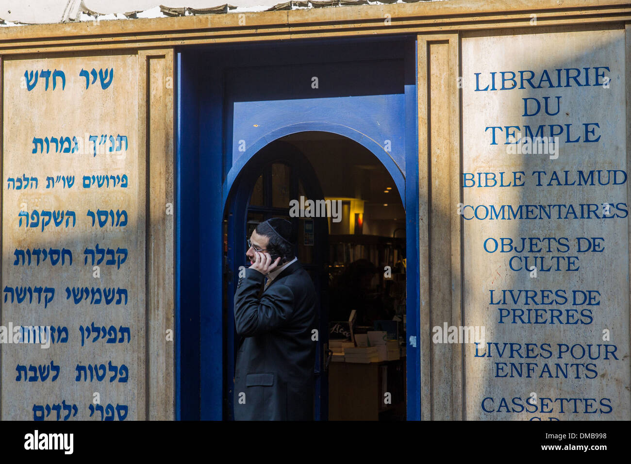 LIBRAIRIE DU TEMPLE BUCHHANDLUNG, JÜDISCHE BÜCHER, RABBINISCHE LITERATUR, RUE DES HOSPITALIERES SAINT GERVAIS, 4. ARRONDISSEMENT, PARIS (75), ILE-DE-FRANCE, FRANKREICH Stockfoto