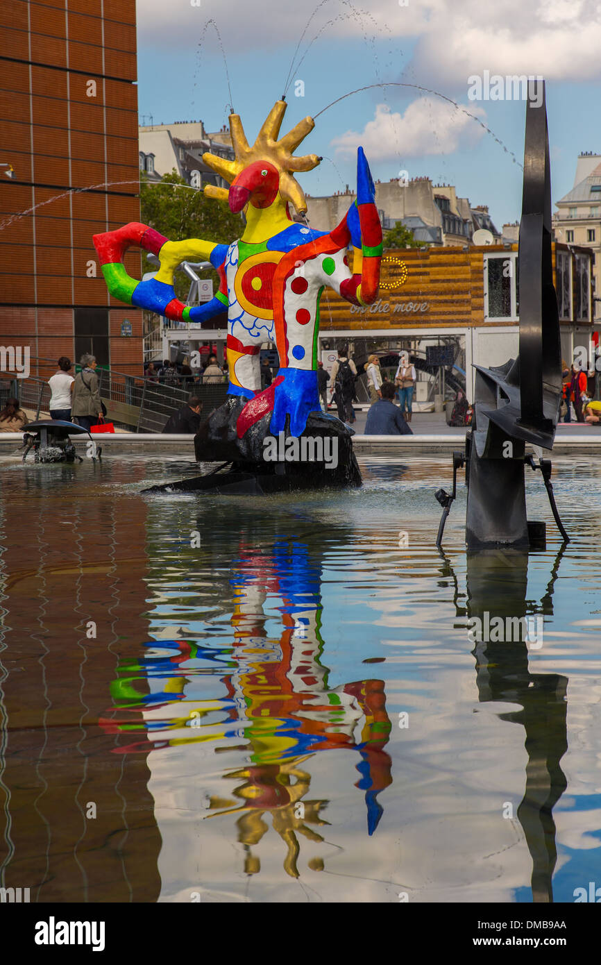 DER STRAWINSKY-BRUNNEN, EIN GEMEINSAMES WERK VON JEAN TINGUELY UND NIKI DE SAINT PHALLE (1983), 4. ARRONDISSEMENT, PARIS (75), ILE-DE-FRANCE, FRANKREICH Stockfoto