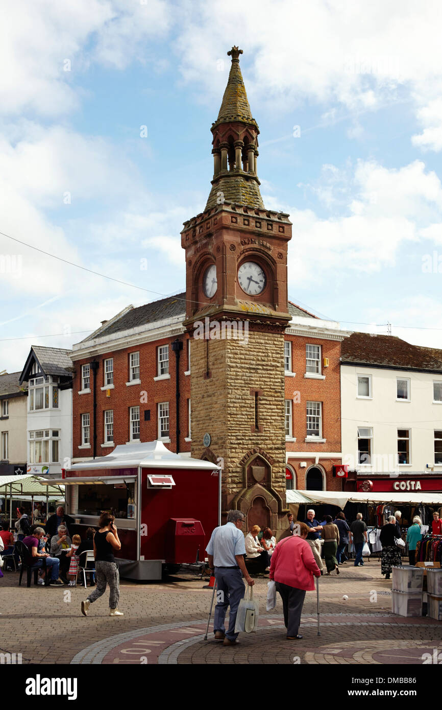 Ormskirk Clock Tower und Markt Stockfoto