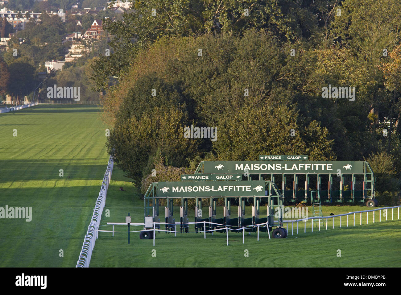 MAISONS-LAFFITTE RACECOURSE, DER GRÖßTEN RENNSTRECKE IN ILE-DE-FRANCE, BEFINDET SICH ENTLANG DER SEINE, MAISONS-LAFFITTE, YVELINES (78), FRANKREICH Stockfoto