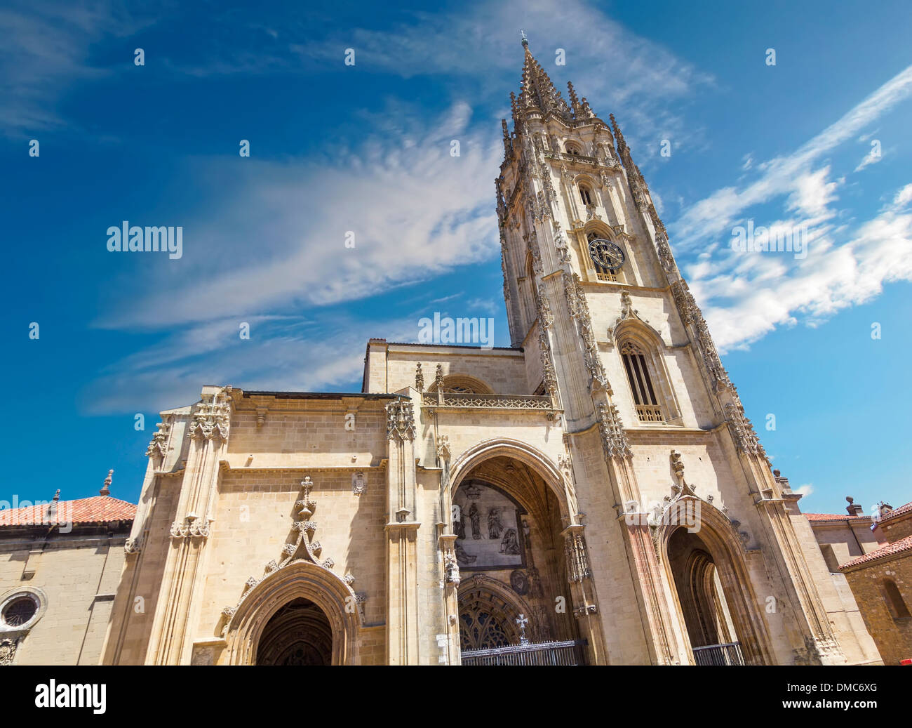 Kathedrale von san salvador von oviedo Fotos und Bildmaterial in