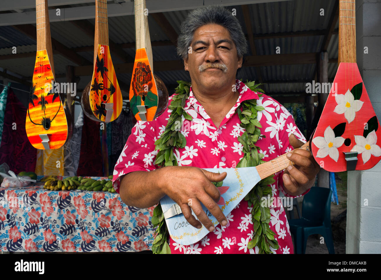 Rarotonga-Insel. Cook Island. Polynesien. Süd-Pazifik. Typische Ukulele Tahitian polynesischen Gitarre Shop. Die Ukulele Stockfoto