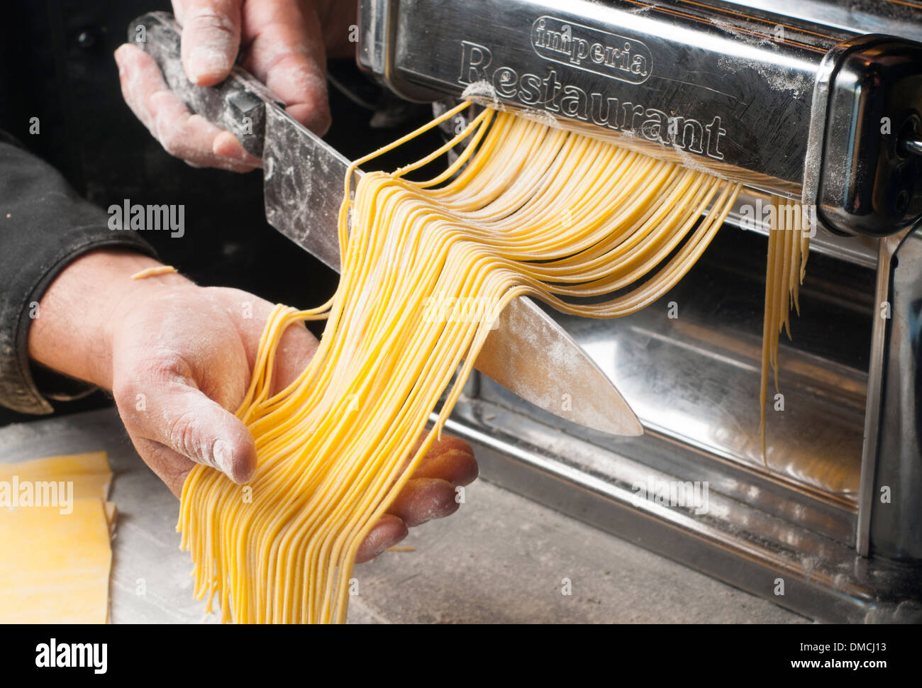frische Pasta manuelle Produktion Stockfoto