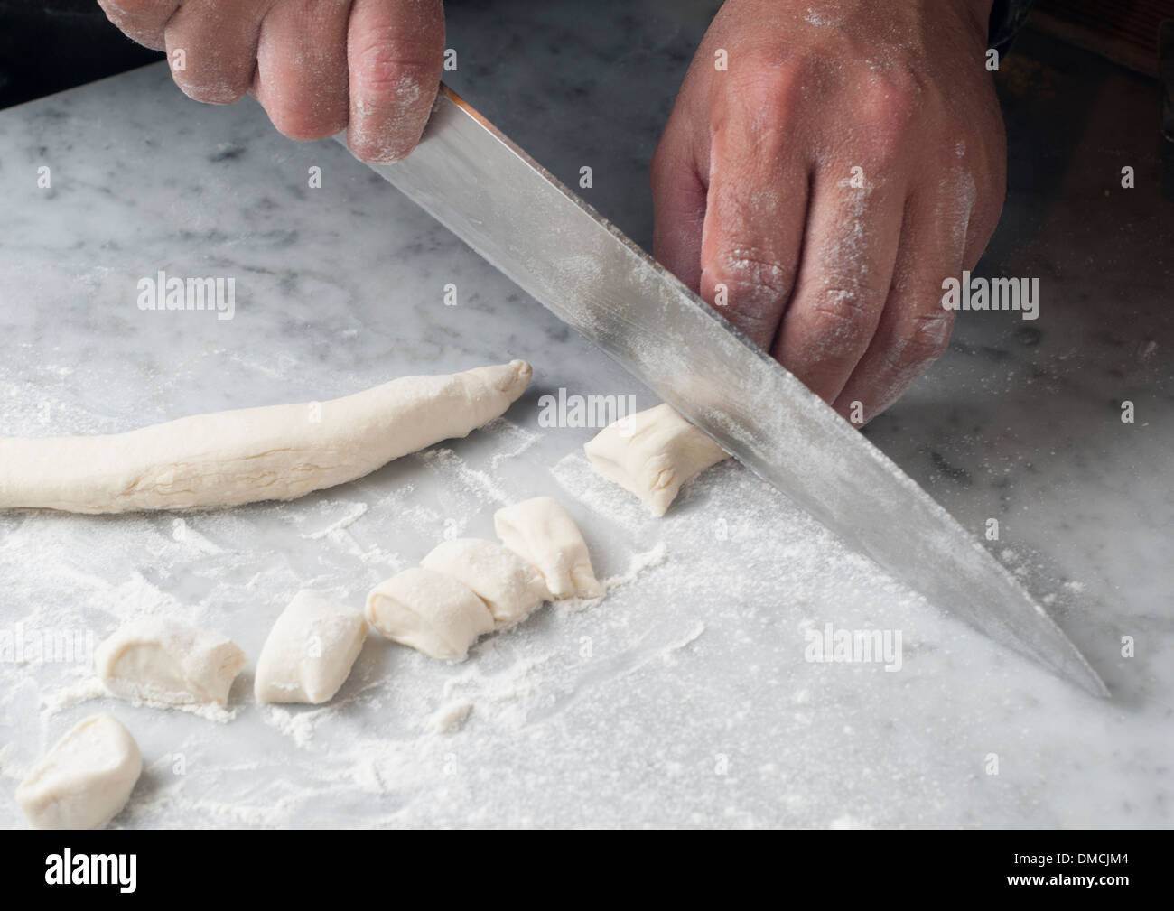 frische Pasta manuelle Produktion Stockfoto