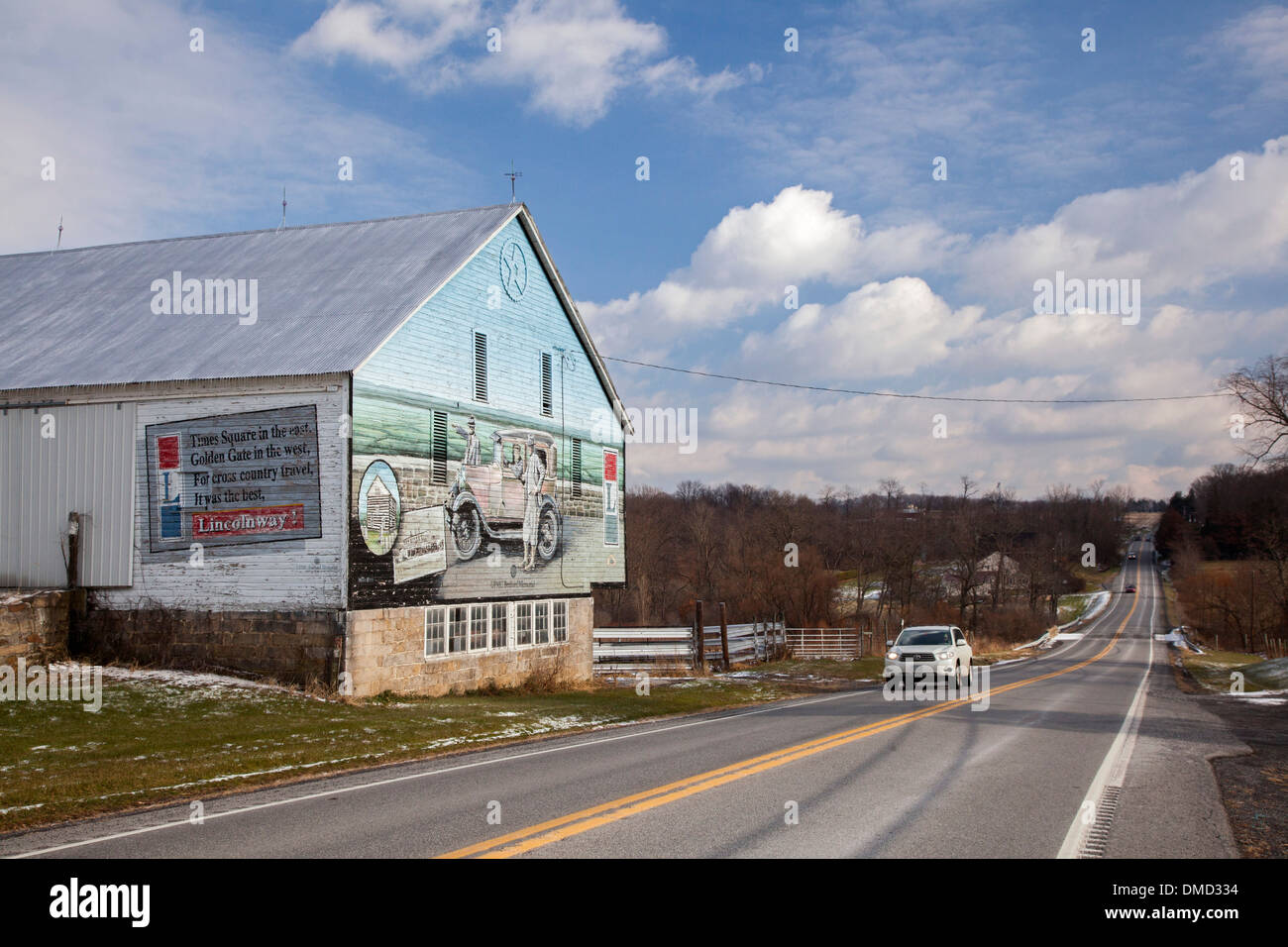 Wandmalereien an einer Scheune auf dem Lincoln Highway (jetzt US-30 in Pennsylvania) gedenken die landesweit erste transkontinentale Highways Stockfoto