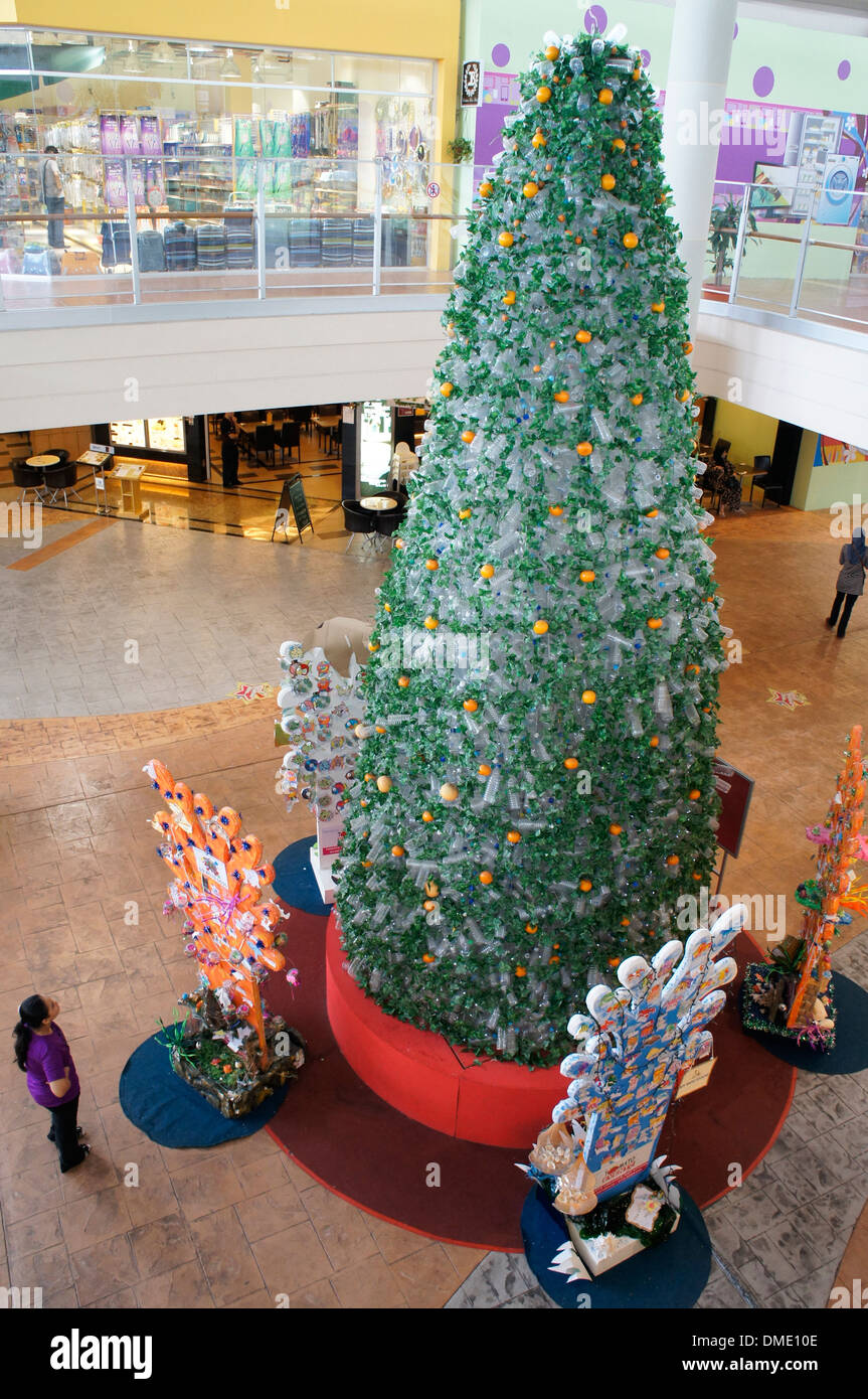 Plastikweihnachtsbaum -Fotos und -Bildmaterial in hoher Auflösung – Alamy