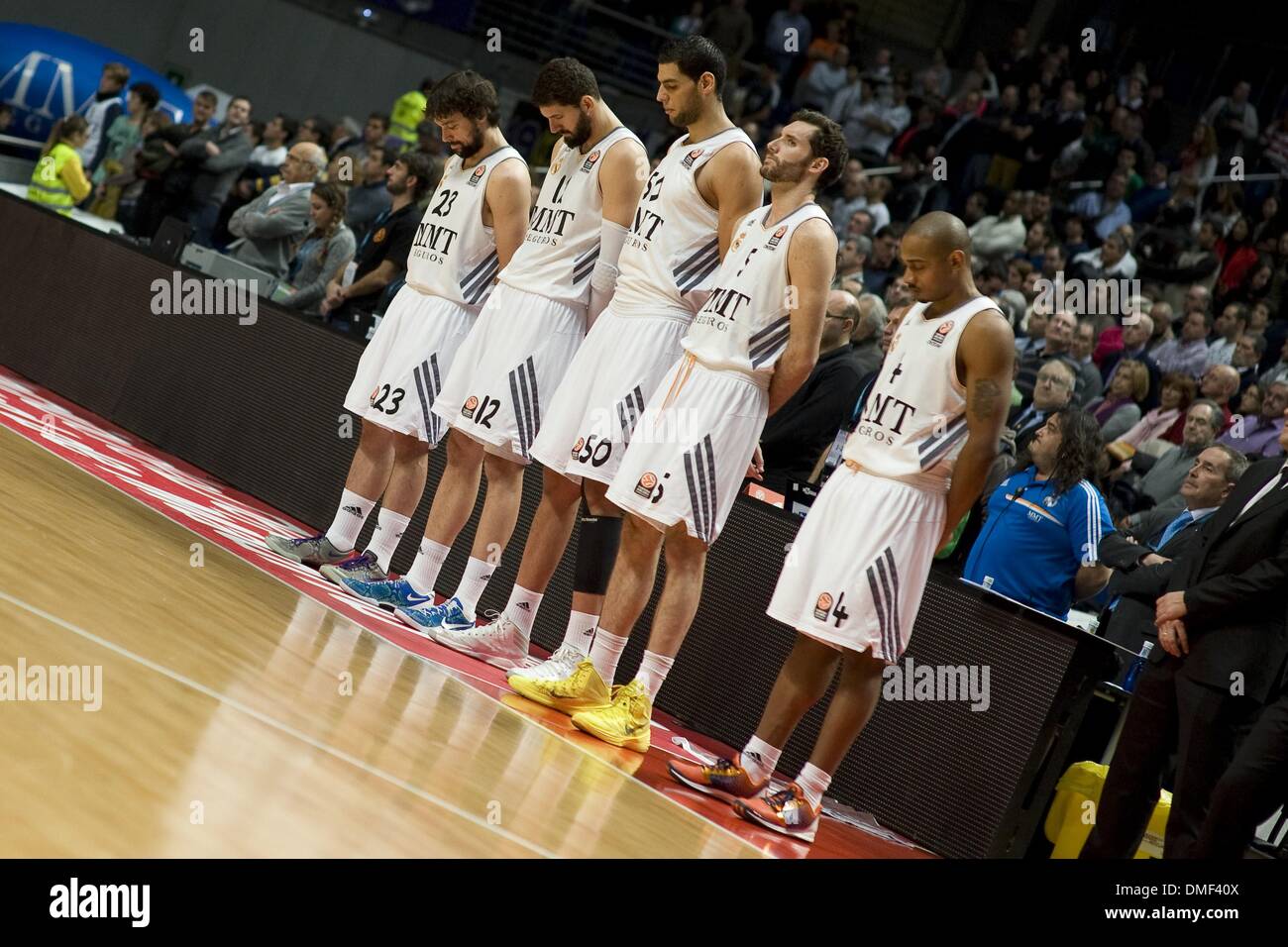 Madrid, Spanien. 13. Dezember 2013. Real Madrid-Spieler während des Spiels der Euroleague Basketball Straßburg Vs Real Madrid im Palacio de Deportes in Madrid.Photo: Oscar Gonzalez/NurPhoto Credit: Oscar Gonzalez/NurPhoto/ZUMAPRESS.com/Alamy Live News Stockfoto