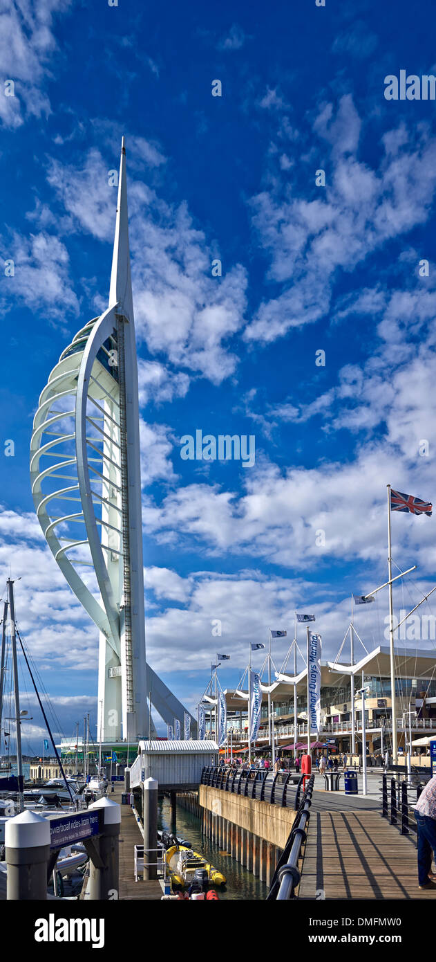 Spinnaker Tower ist ein 170-Meter (560 ft) Wahrzeichen Turm in Portsmouth, England, UK Stockfoto