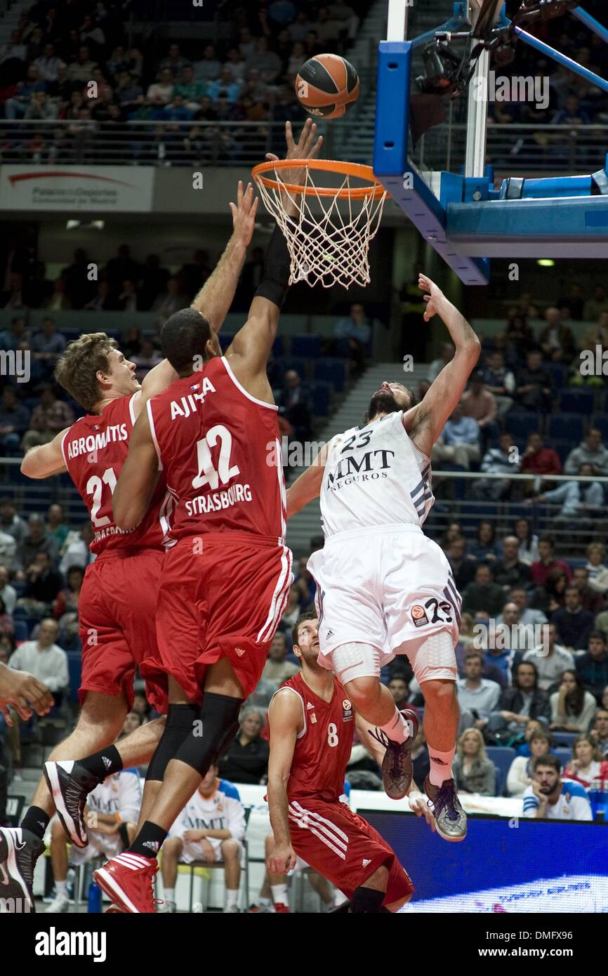 Madrid, Spanien. 13. Dezember 2013. Real Madrid-Spieler während des Spiels der Euroleague Basketball Straßburg Vs Real Madrid im Palacio de Deportes in Madrid.Photo: Oscar Gonzalez/NurPhoto Credit: Oscar Gonzalez/NurPhoto/ZUMAPRESS.com/Alamy Live News Stockfoto