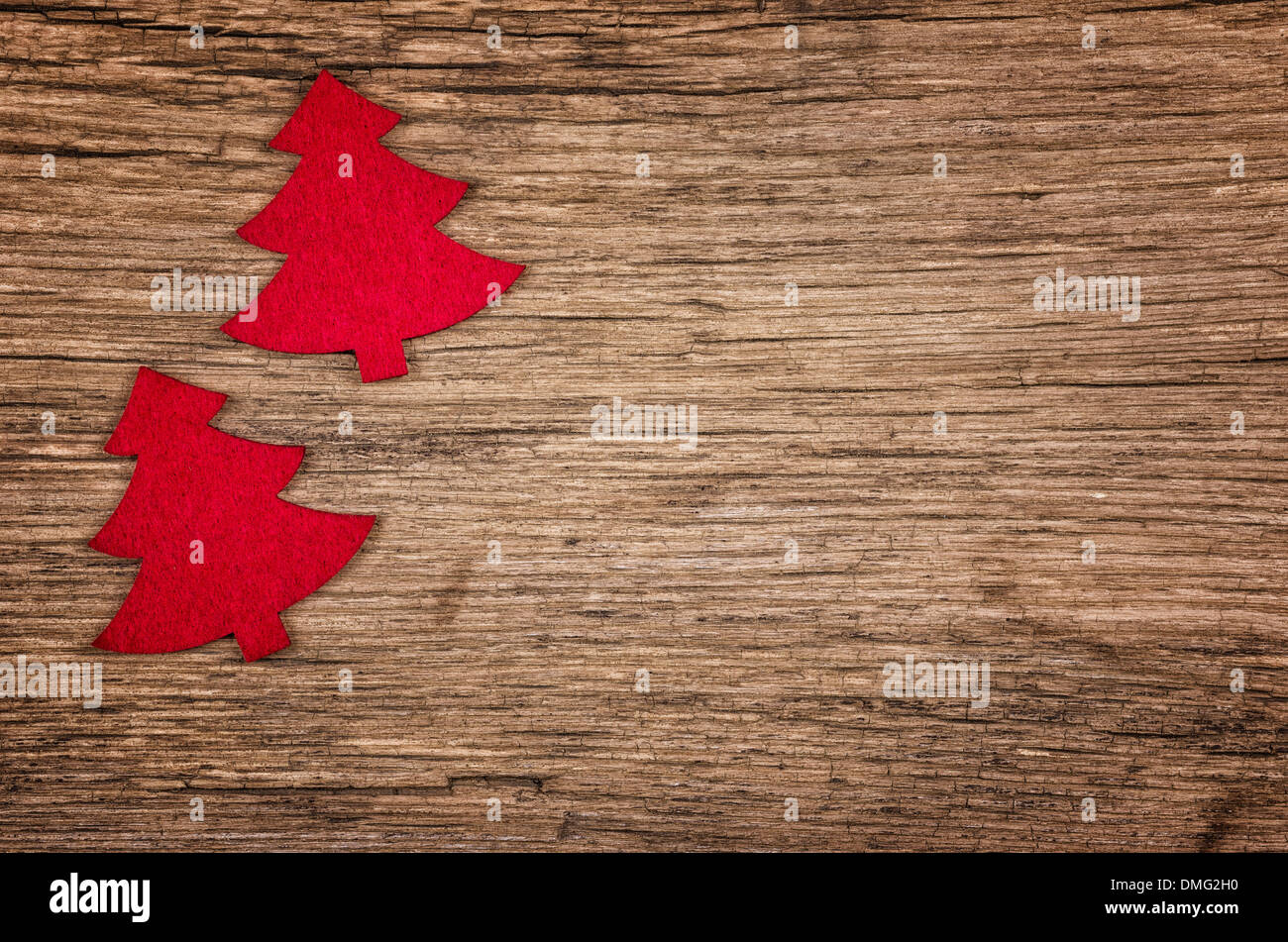 Rustikale Holz Hintergrund mit zwei roten Weihnachtsbäume Stockfoto