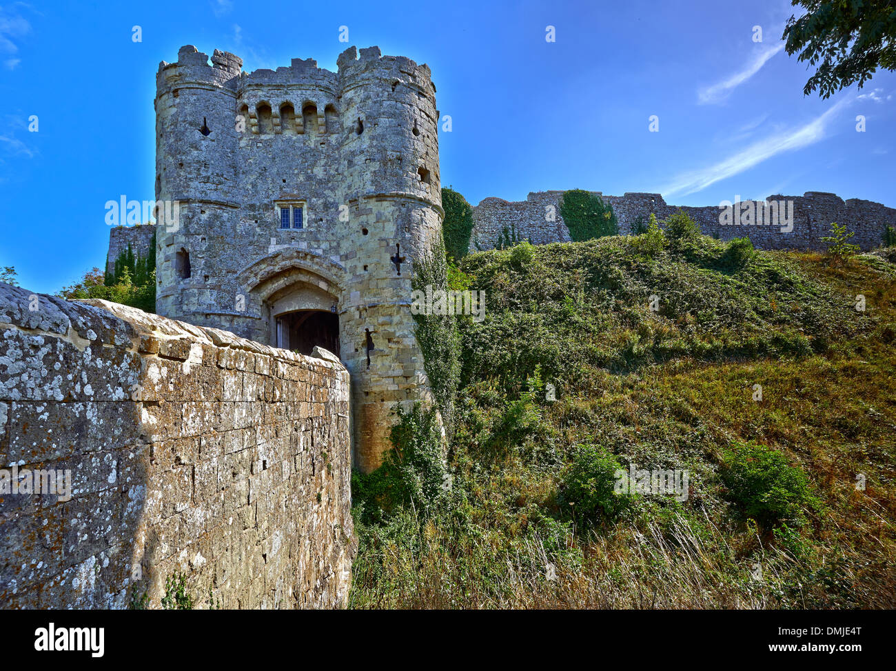 Carisbrooke Castle ist eine historische Motte und Bailey Burg befindet sich im Dorf Carisbrooke Stockfoto