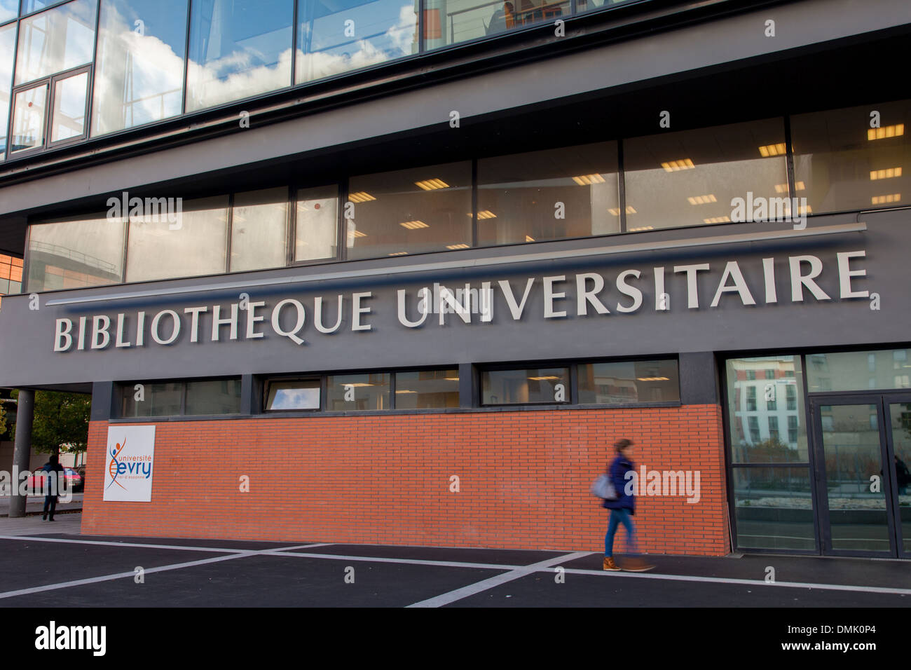 CAMPUSBIBLIOTHEK, Universität von EVRY-VAL D'ÄôESSONNE gegründet im Jahr 1991 als Bestandteil der Entwicklung der Hochschulbildung und die Dezentralisierung der PARISERIN Universitäten, EVRY, ESSONNE (91), Frankreich Stockfoto
