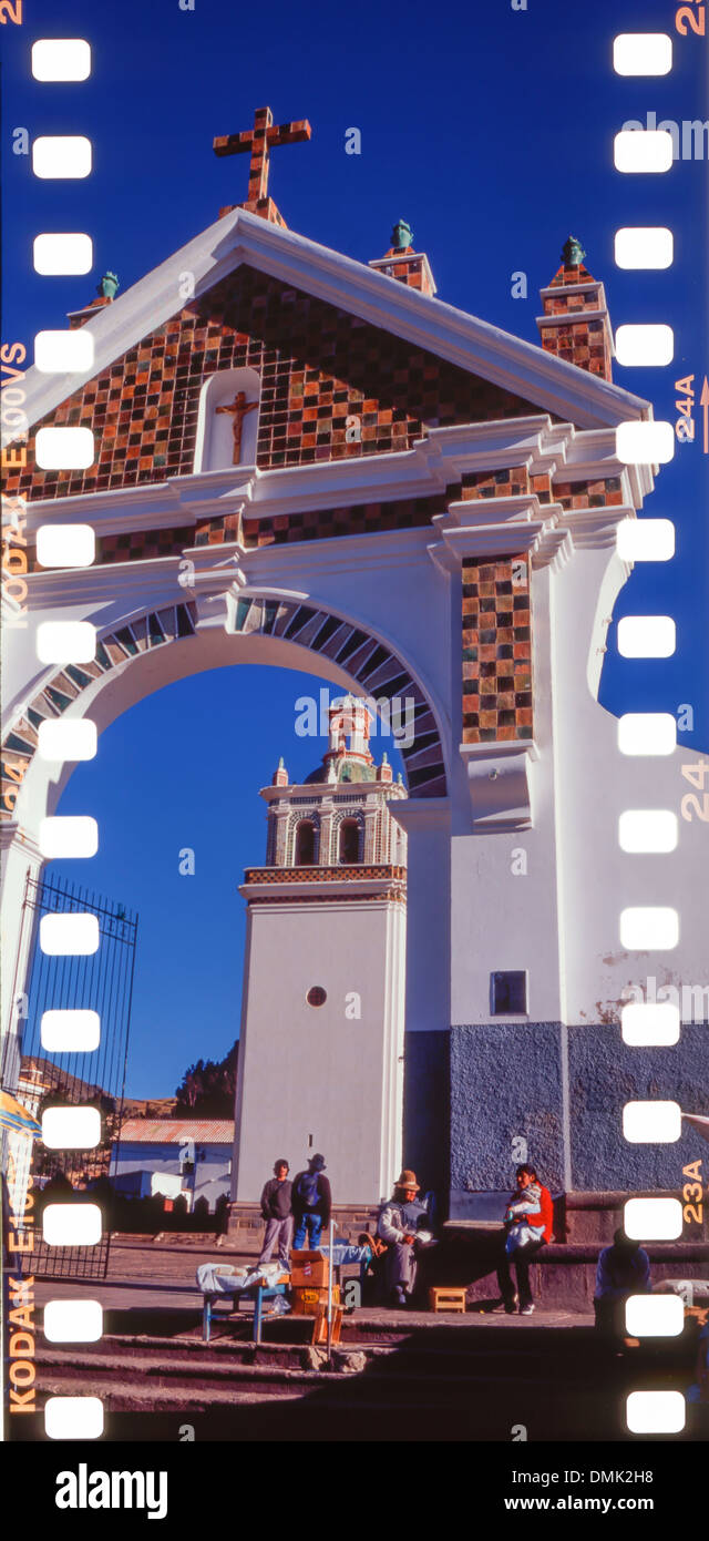 UNSERER LIEBEN FRAU VON COPACABANA BASILIKA, RELIGIÖSE GEBÄUDE AUS DEM 16. JAHRHUNDERT, UMGEBAUT IM 17. IN EINEM MAURISCHEN STIL, STADT COPACABANA MANCO KAPAC PROVINZ, BOLIVIEN, SÜDAMERIKA Stockfoto