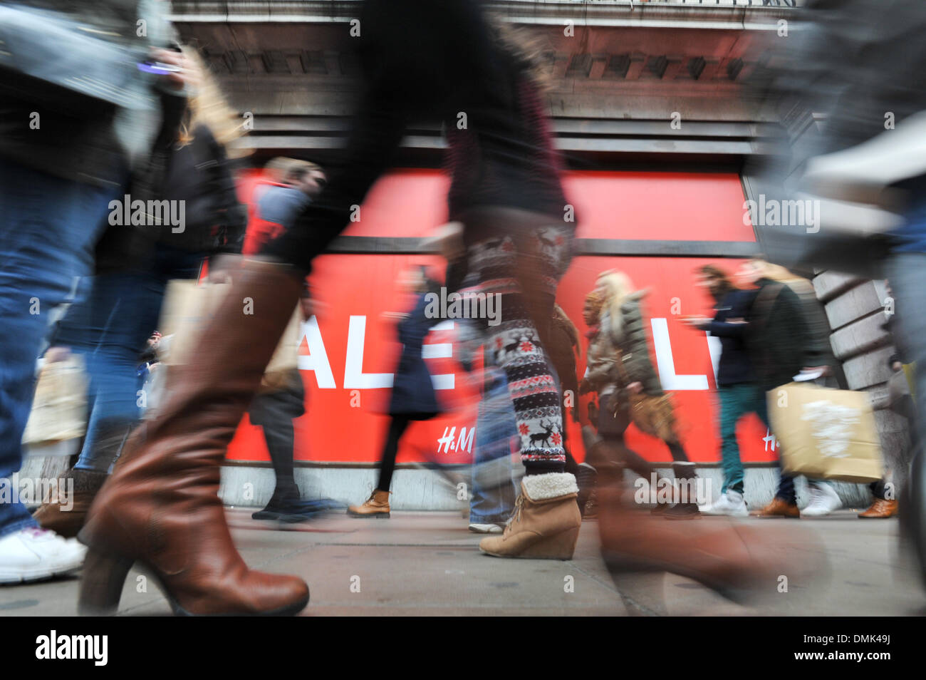 Oxford Street, London, UK. 14. Dezember 2013. Oxford Street ist beschäftigt mit Käufern, zehn shopping Tage bis Weihnachten. Bildnachweis: Matthew Chattle/Alamy Live-Nachrichten Stockfoto
