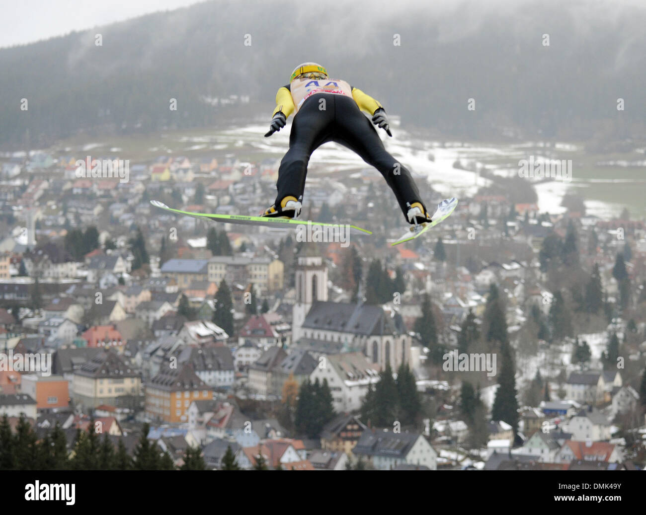 Titisee-Neustadt, Deutschland. 14. Dezember 2013. Japanischer Skispringer Noriaki Kasai in Aktion während der FIS-Skisprung-Weltcup am Hochfirst-Skisprungschanze in Titisee-Neustadt, Deutschland, 14. Dezember 2013. Foto: DANIEL MAURER/Dpa/Alamy Live News Stockfoto