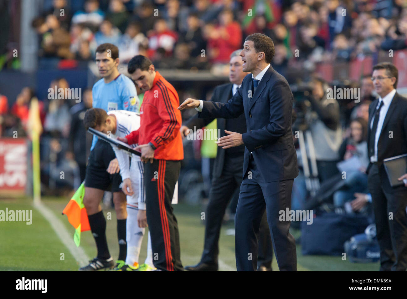 Pamplona, Spanien. 14. Dezember 2013. La Liga Fußball Osasuna gegen Real Madrid. Javier Gracia, Osasuna Trainer während des Spiels zwischen Osasuna und Real Madrid aus dem Estadio de El Sadar. Bildnachweis: Action Plus Sport Bilder/Alamy Live News Stockfoto